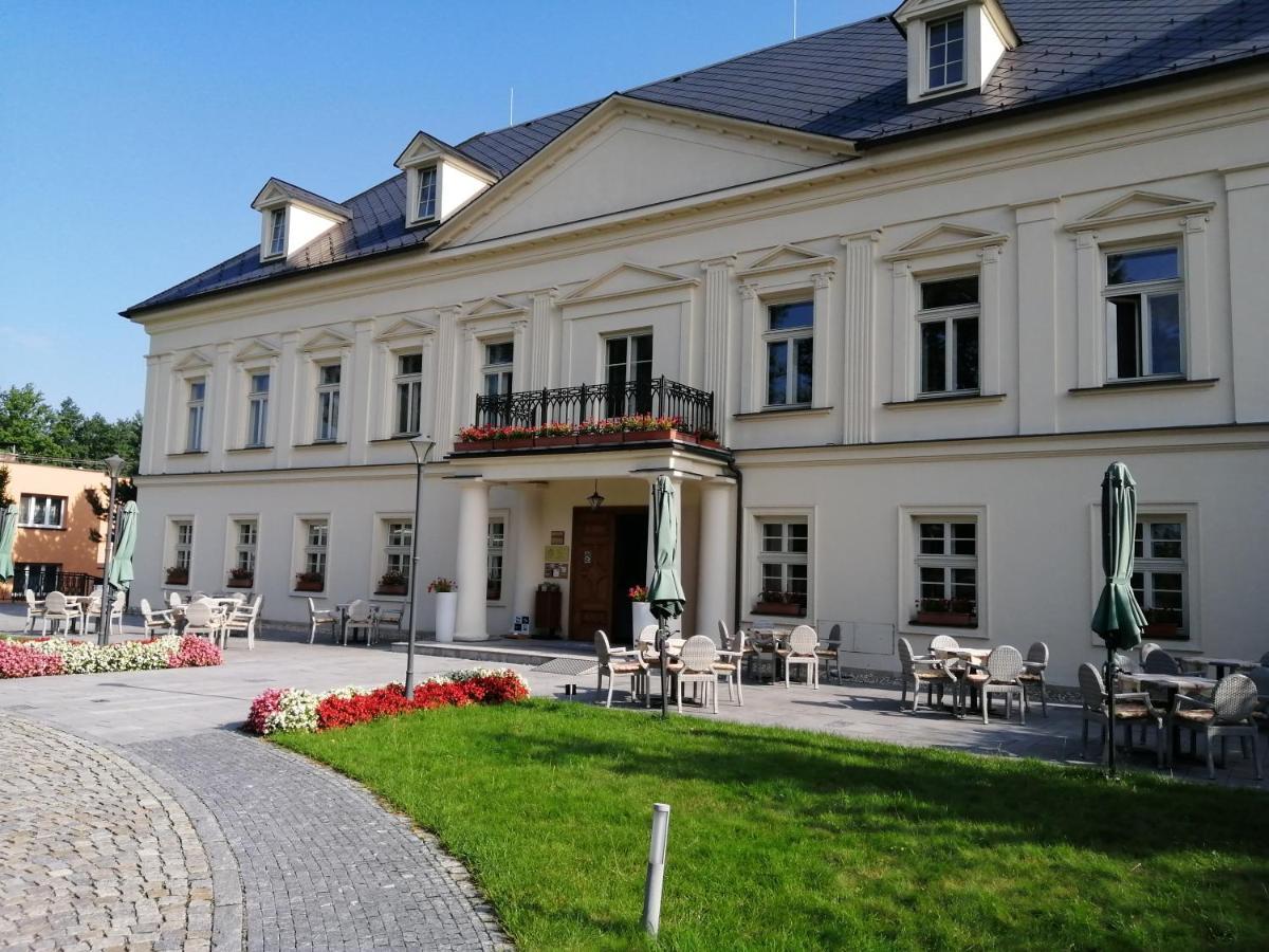Zamecek Petrovice Hotel Petrovice u Karviné Exterior foto