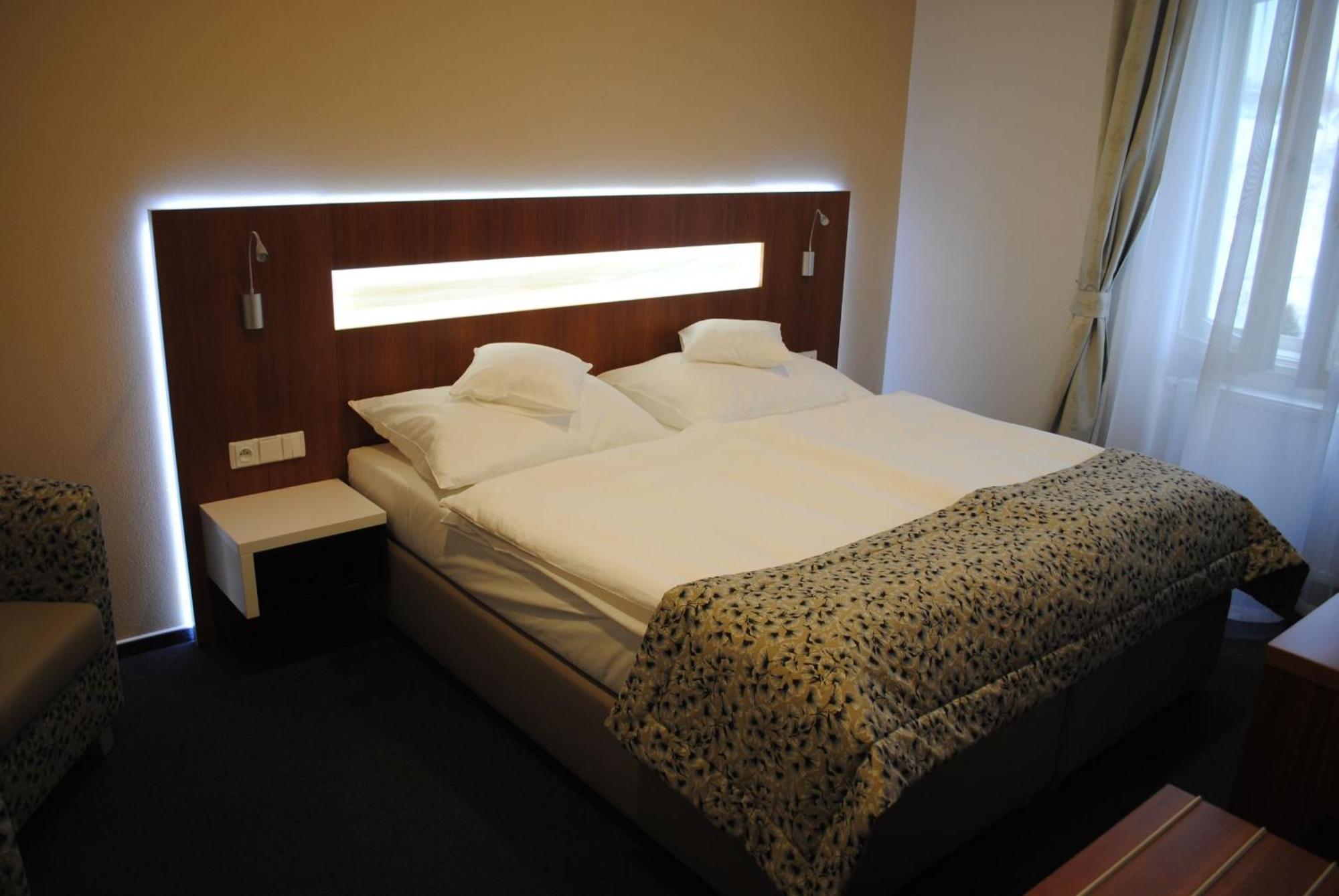 Zamecek Petrovice Hotel Petrovice u Karviné Cameră foto