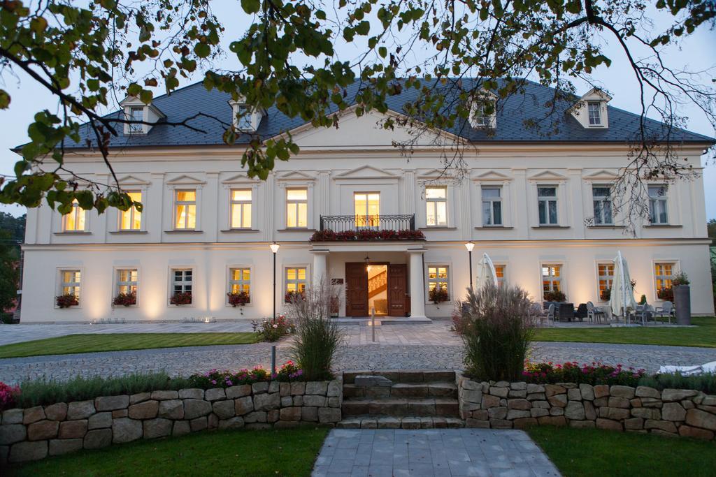 Zamecek Petrovice Hotel Petrovice u Karviné Exterior foto