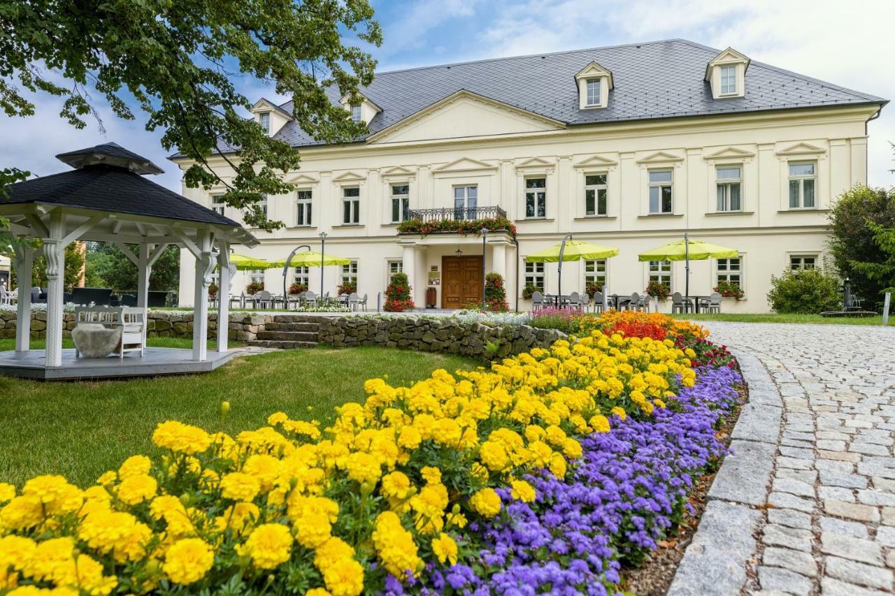 Zamecek Petrovice Hotel Petrovice u Karviné Exterior foto